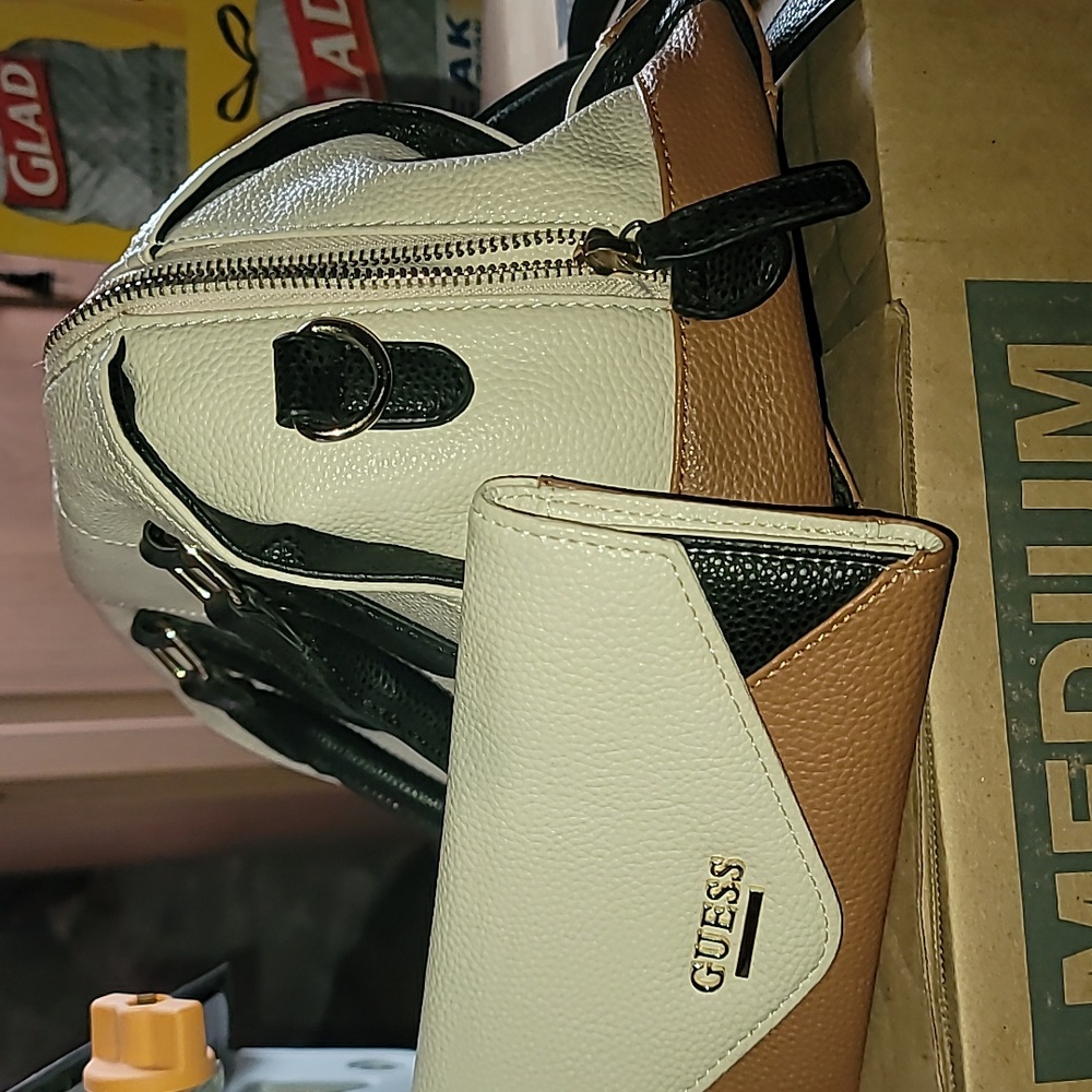 Handbag - Picture 4 of 4